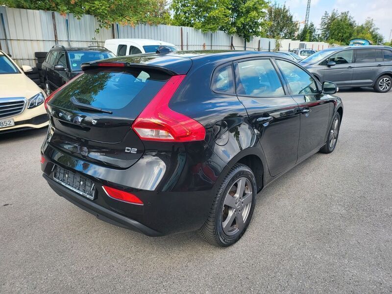 Gebraucht Volvo V40 You! 120 PS (88 kW) 2015 Schwarz Kombi