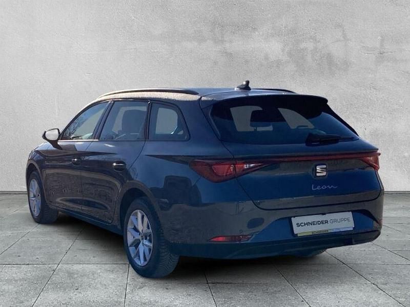 Neu Seat Leon 150 PS (110 kW) 2026 Grau Limousine