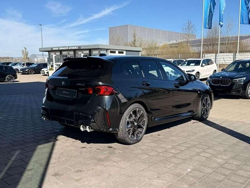 Neu BMW 135 300 PS (220 kW) 2026 Saphirschwarz metallic Kleinwagen