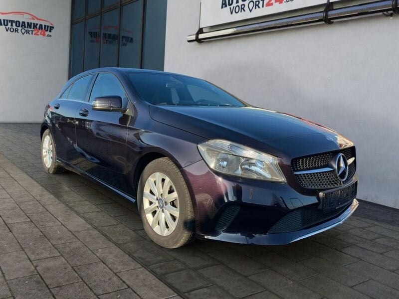 Nordlichtviolett Gebraucht 2016 Mercedes A160 Limousine | 12.980 € (Guter Preis) - Bild 1/4