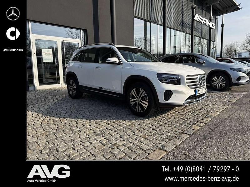 Używany Mercedes GLB200 Progressive 150 KM (110 kW) 2026 Biały SUV