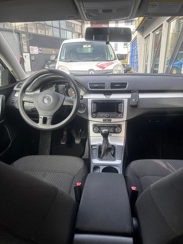 Gebraucht VW Passat 122 PS (89 kW) 2011 Grau Kombi