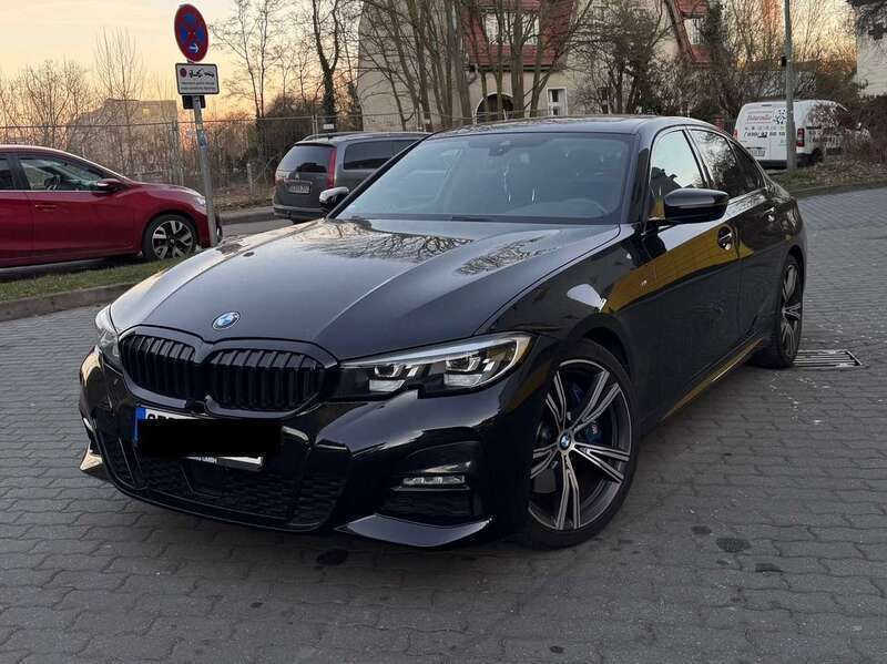 Schwarz Gebraucht 2019 BMW 330 Sport Line Limousine | 29.999 € (Fairer Preis) - Bild 1/4