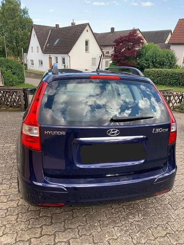 Blau Gebraucht 2011 Hyundai i30 Comfort Kombi | 3.900 € (Fairer Preis) - Bild 1/4