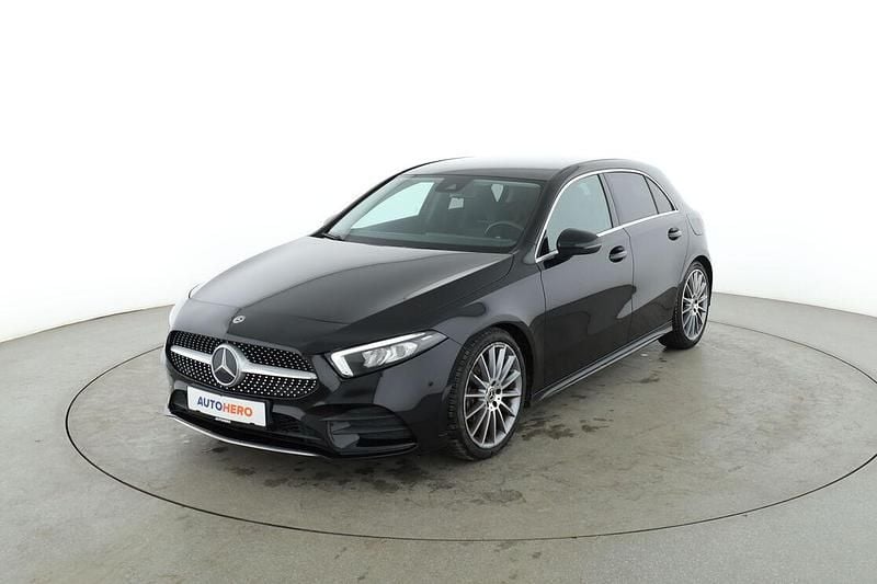 Schwarz Gebraucht 2019 Mercedes A180 AMG line Limousine | 21.400 € (Guter Preis) - Bild 1/3