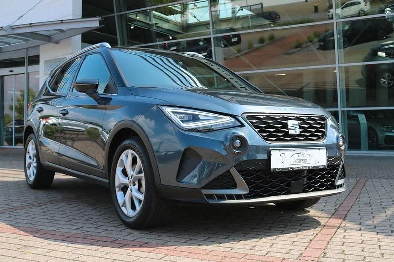 Grau Gebraucht 2023 Seat Arona FR SUV | 15.900 € (Guter Preis) - Bild 1/4
