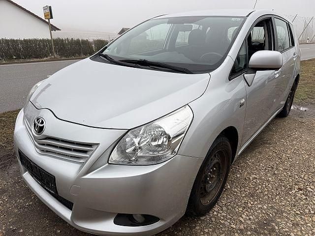 Gebraucht Toyota Verso Life 126 PS (92 kW) 2009 Silber Van / Kleinbus