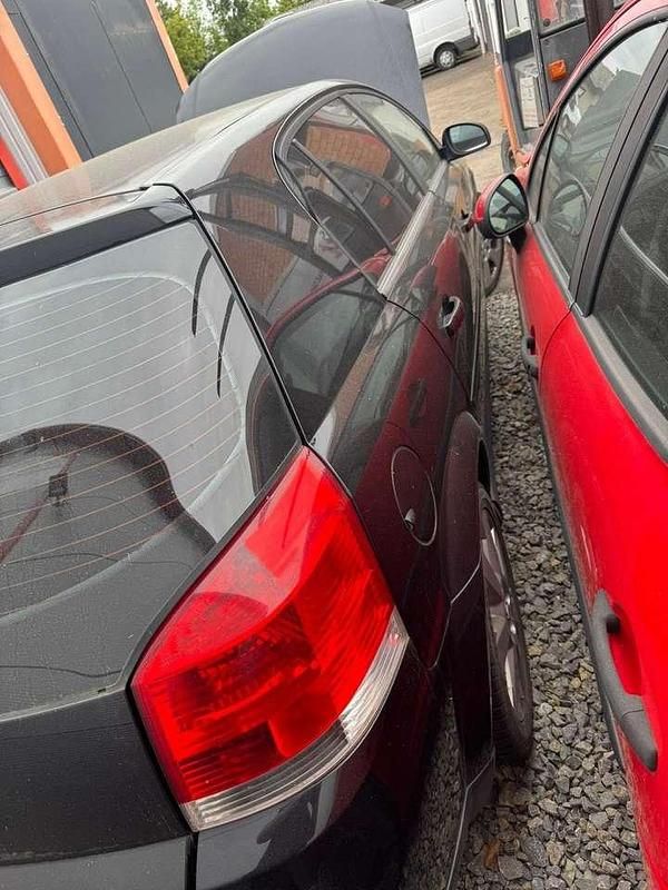 Gebraucht Opel Signum Cosmo 211 PS (155 kW) 2003 Saphirschwarz mi2 Kleinwagen