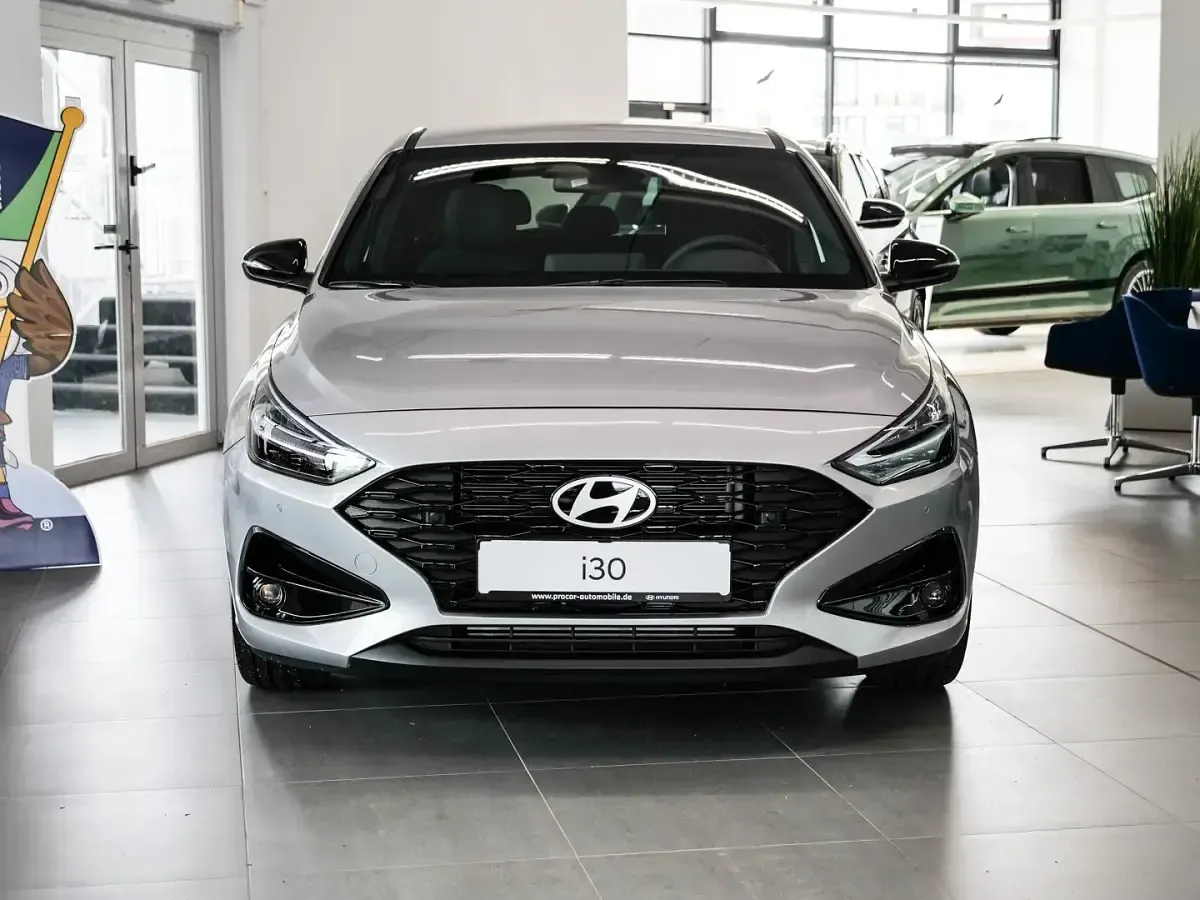 Neu Hyundai i30 Advantage 115 PS (84 kW) 2025 Silber Limousine