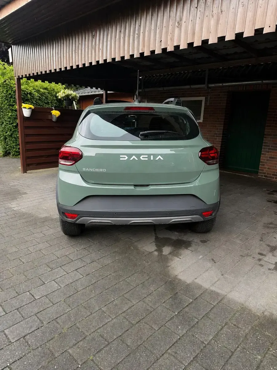 Gebraucht Dacia Sandero Stepway 90 PS (66 kW) 2024 Grün Kleinwagen