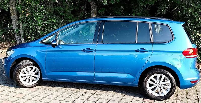 Blau Gebraucht 2019 VW Touran Comfortline Van / Kleinbus | 19.500 € (Superpreis) - Bild 1/4
