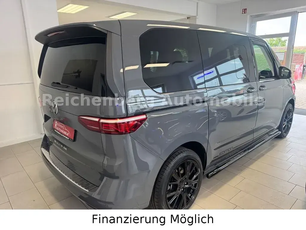 Gebraucht VW Multivan 136 PS (100 kW) 2023 Grau Van / Kleinbus