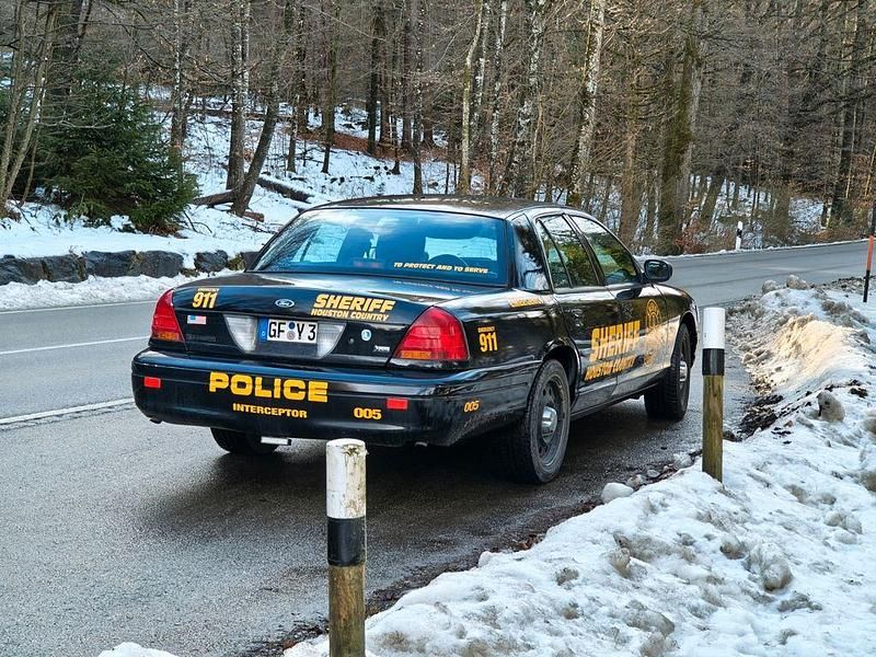 Gebraucht Ford Crown 254 PS (186 kW) 2011 Schwarz Limousine