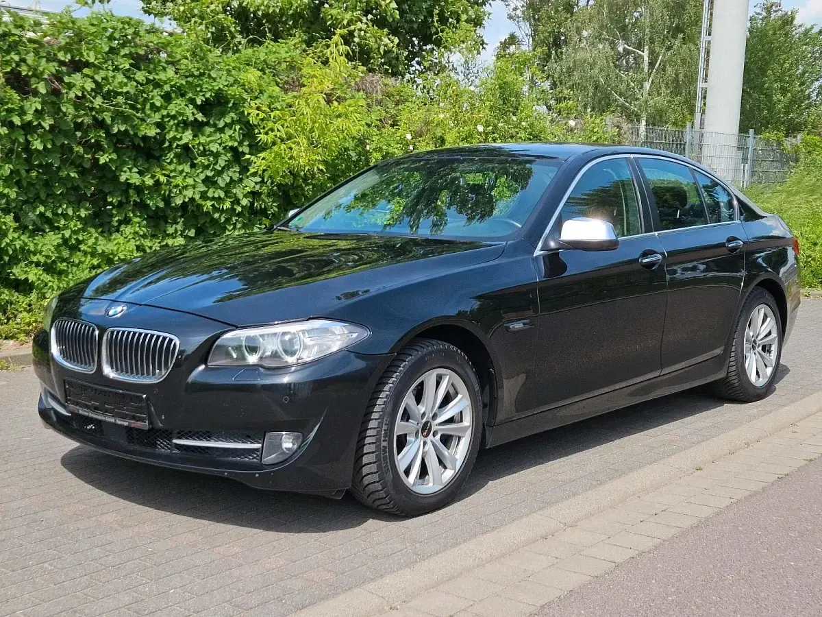 Gebraucht BMW 530 245 PS (180 kW) 2011 Schwarz Limousine