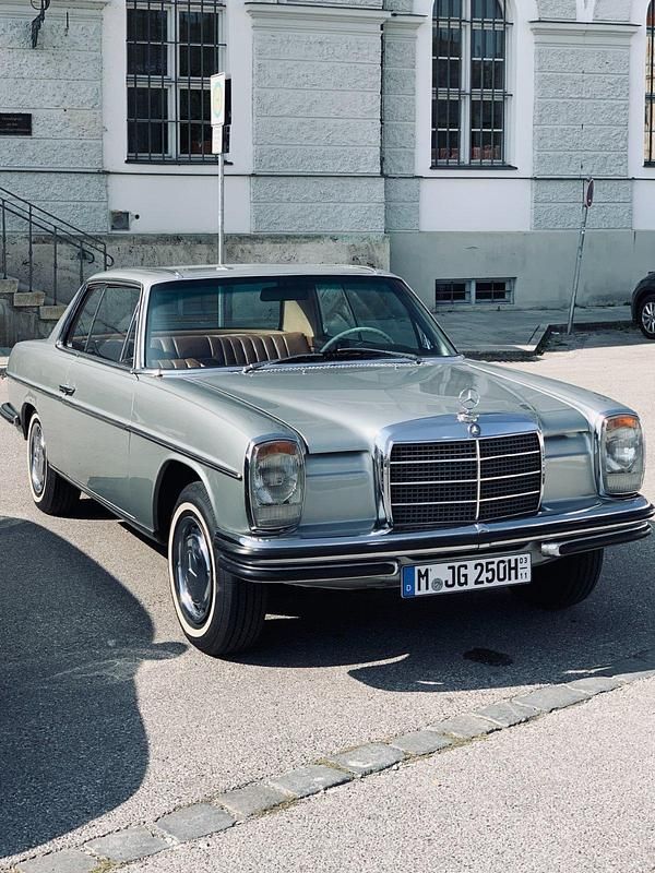 Gebraucht Mercedes W114 150 PS (110 kW) 1971 Silber Coupé