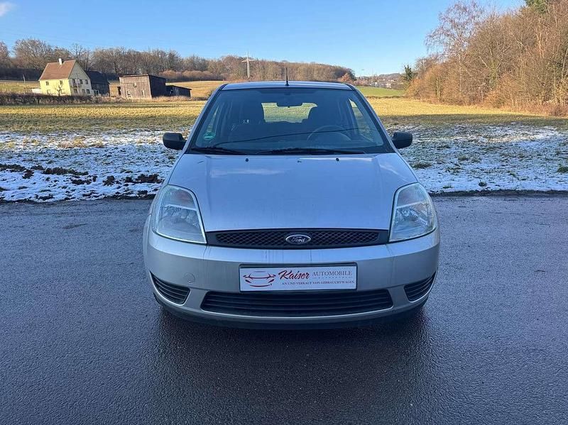 Gebraucht Ford Fiesta Ambiente 69 PS (50 kW) 2005 Silber Limousine