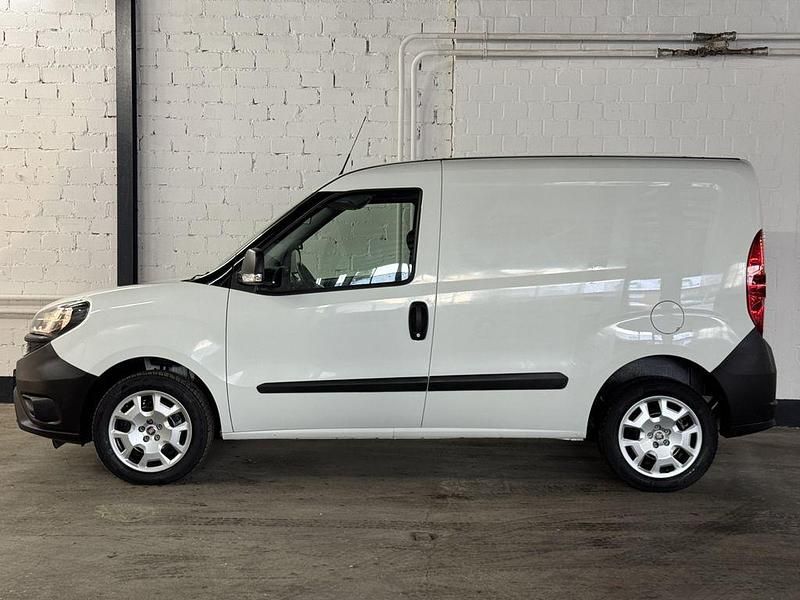 Gebraucht Fiat Doblò 120 PS (88 kW) 2020 Weiß Van / Kleinbus