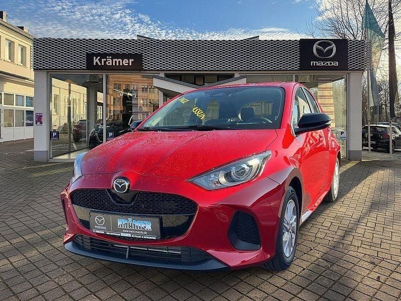 Neu Mazda 2 116 PS (85 kW) 2025 Rot Limousine