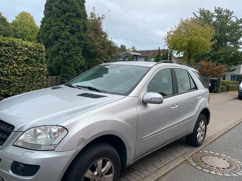 Grau Gebraucht 2005 Mercedes ML280 SUV | 6.500 € (Etwas zu teuer) - Bild 1/2