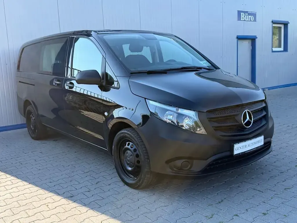Gebraucht Mercedes Vito 163 PS (119 kW) 2023 Schwarz Van