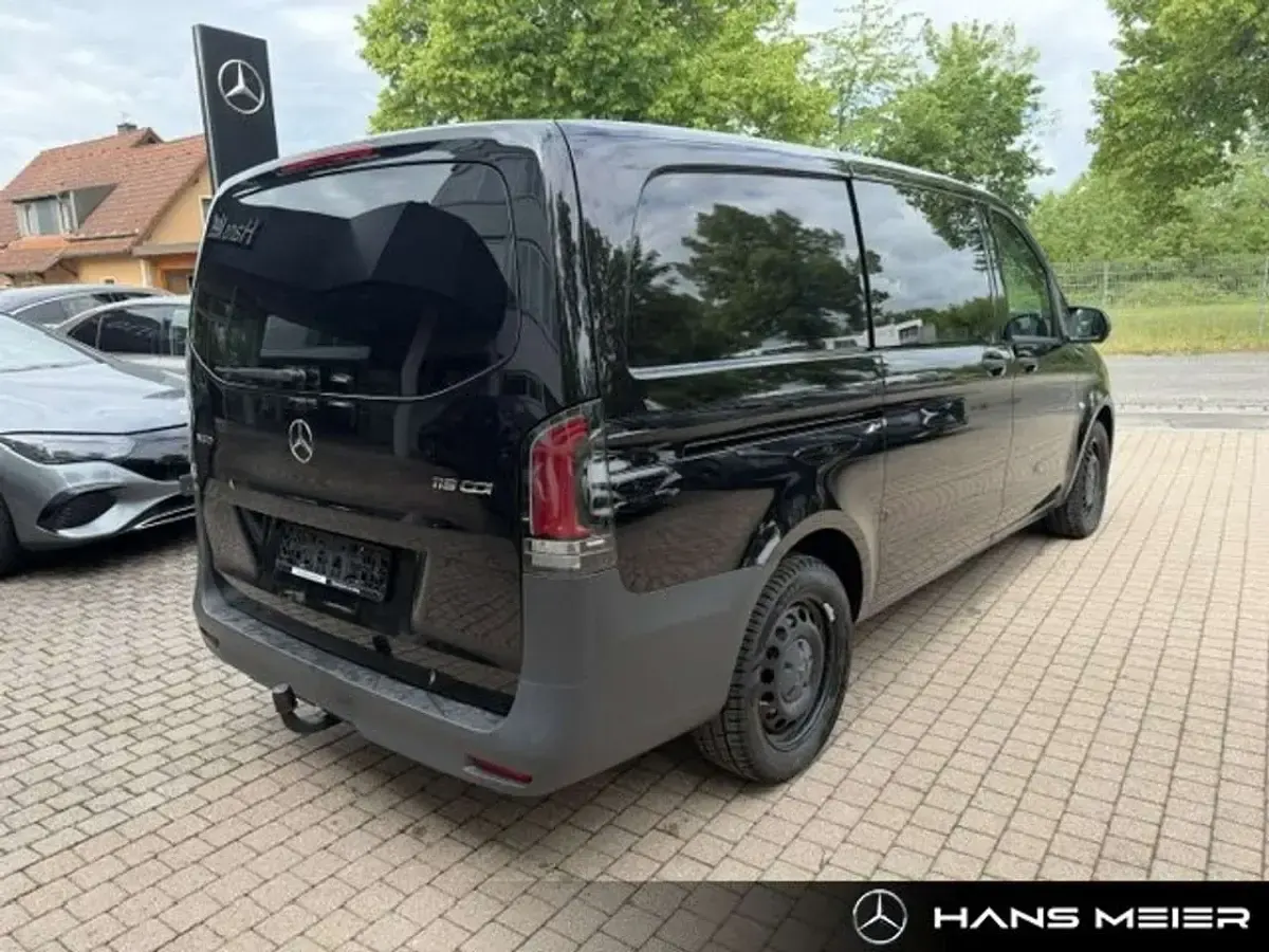 Gebraucht Mercedes Vito 190 PS (139 kW) 2024 Obsidianschwarz Van