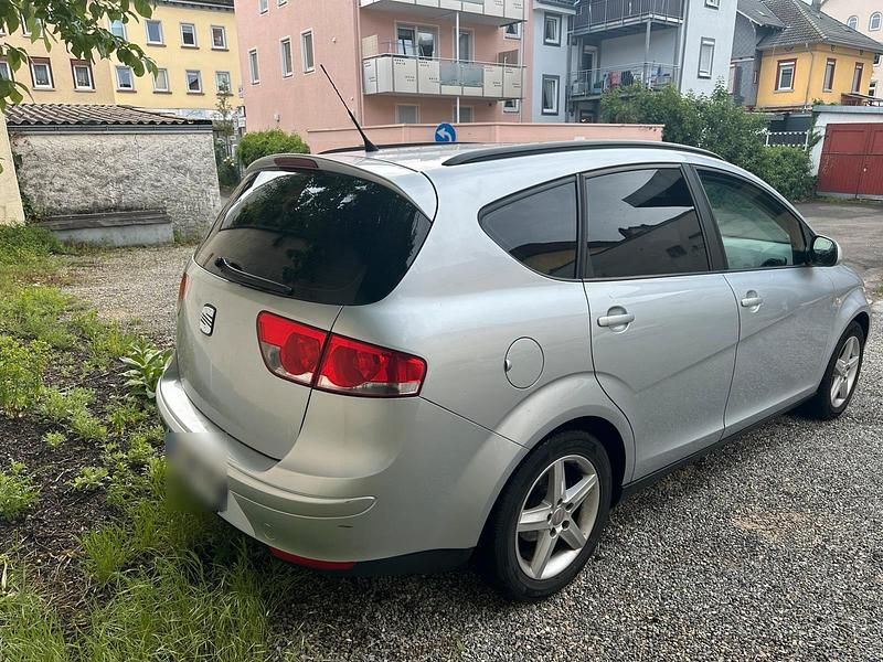 Gebraucht Seat Altea XL 105 PS (77 kW) 2011 Silber Van / Kleinbus