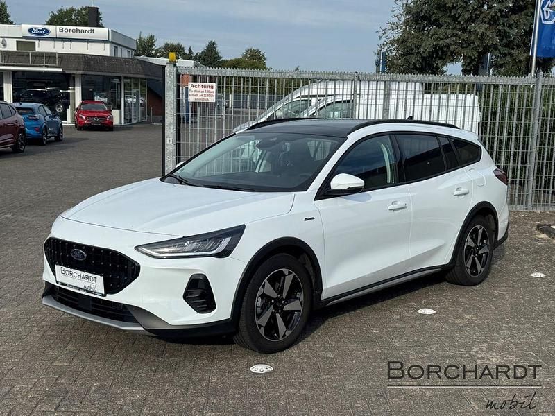 Używany Ford Focus Active X 155 KM (114 kW) 2023 Biały Sedan/Limuzyna