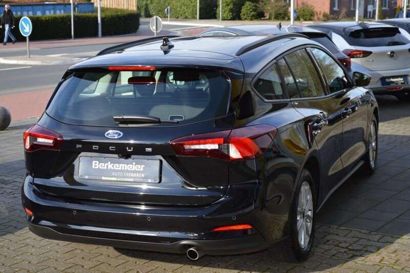 Gebraucht Ford Focus 120 PS (88 kW) 2022 Obsidianschwarz (metallic) Kombi