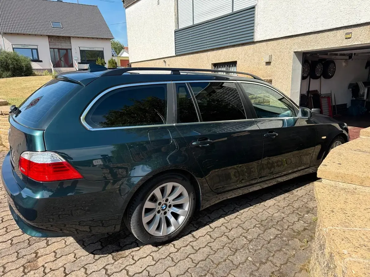 Gebraucht BMW 525 197 PS (144 kW) 2009 Grün Kombi