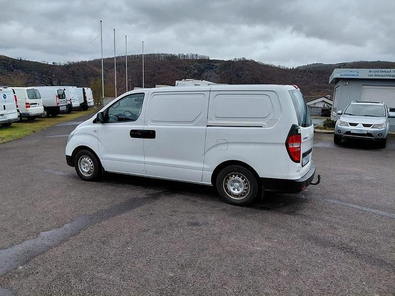 Gebraucht Hyundai H-1 136 PS (100 kW) 2014 Weiß Van / Kleinbus