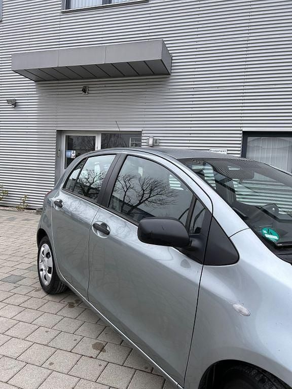 Gebraucht Toyota Yaris Luna 69 PS (50 kW) 2008 Silber Kleinwagen