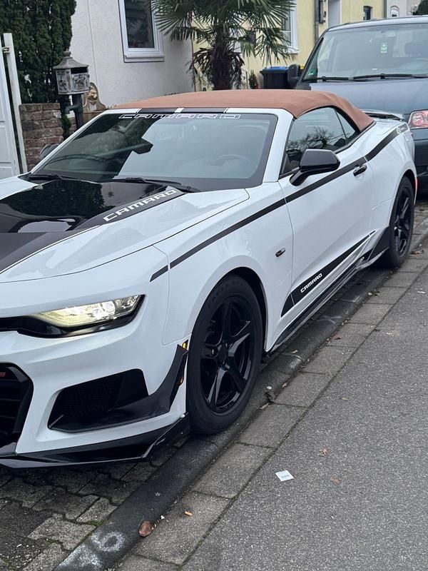 Weiß Gebraucht 2020 Chevrolet Camaro Cabrio | 26.999 € - Bild 1/4