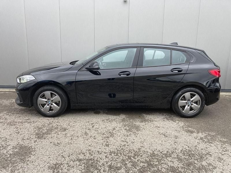 Schwarz Gebraucht 2022 BMW 118 Kleinwagen | 21.700 € (Fairer Preis) - Bild 1/4