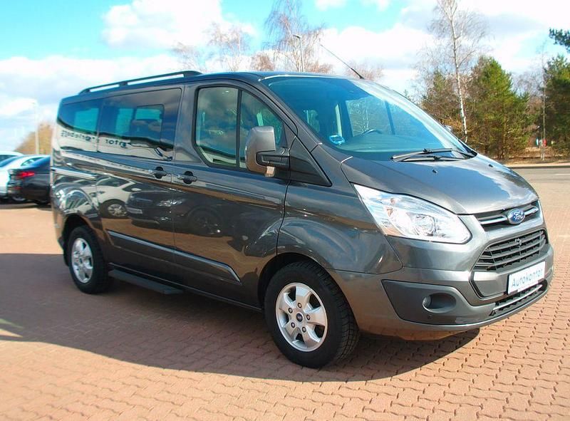 Gebraucht Ford Tourneo Titanium 131 PS (96 kW) 2016 Grau Van / Kleinbus