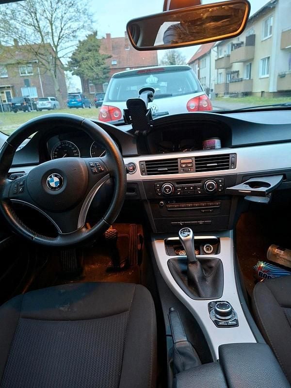 Gebraucht BMW 318 143 PS (105 kW) 2010 Grau Kombi