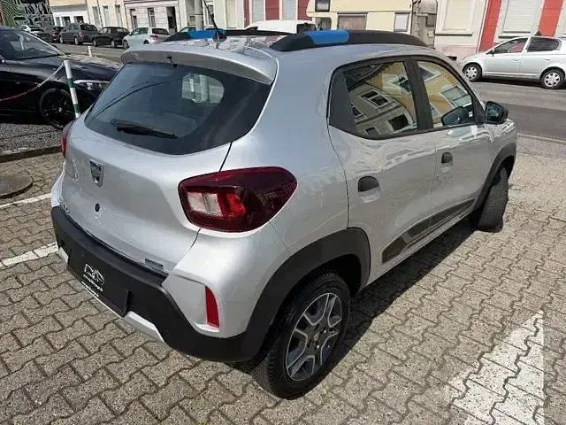 Usado Dacia Spring Comfort 33 kW (45 CV) 2021 Plateado Utilitario