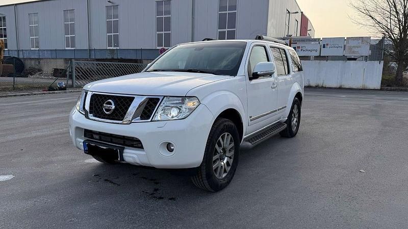 Weiß Gebraucht 2014 Nissan Pathfinder SUV | 15.990 € - Bild 1/4