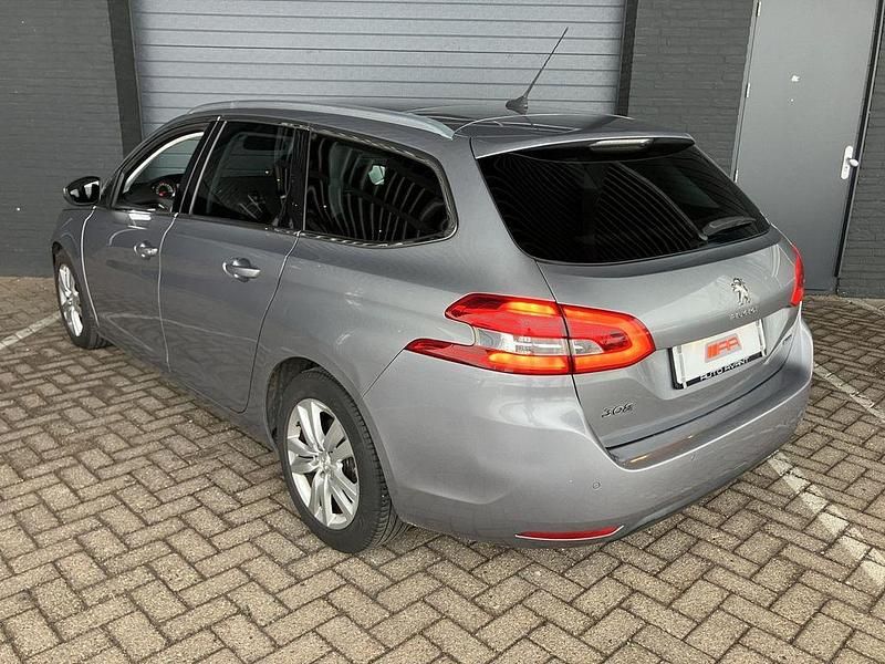Gebraucht Peugeot 308 120 PS (88 kW) 2015 Weiß Limousine