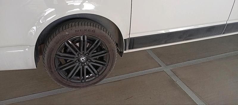 Gebraucht VW Multivan 150 PS (110 kW) 2021 Grau Van / Kleinbus