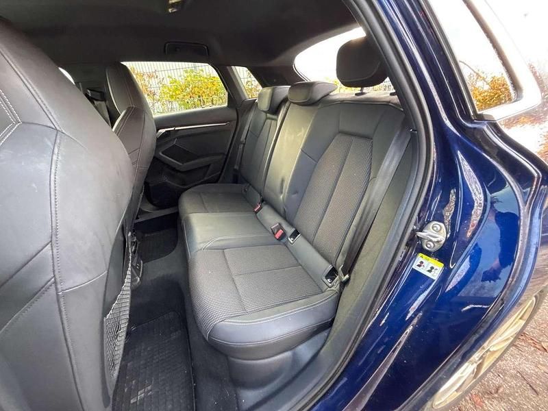 Gebraucht Audi A3 Edition .1 116 PS (85 kW) 2021 Blau Limousine