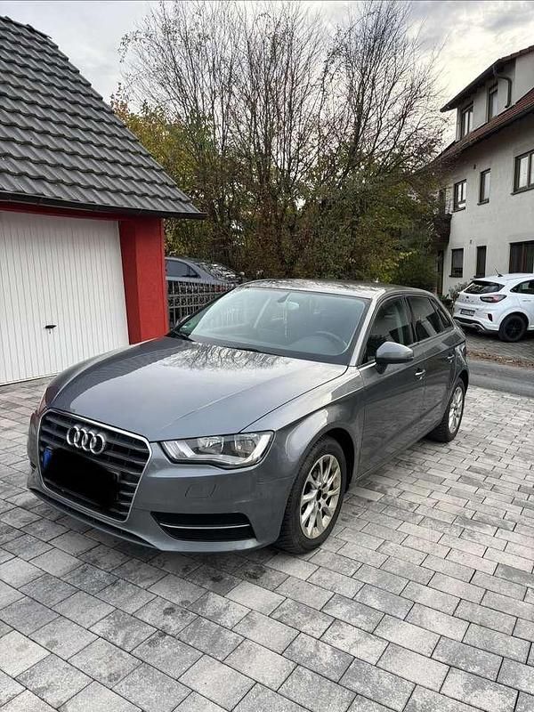 Grau Gebraucht 2013 Audi A3 Attraction Kleinwagen | 7.000 € - Bild 1/4