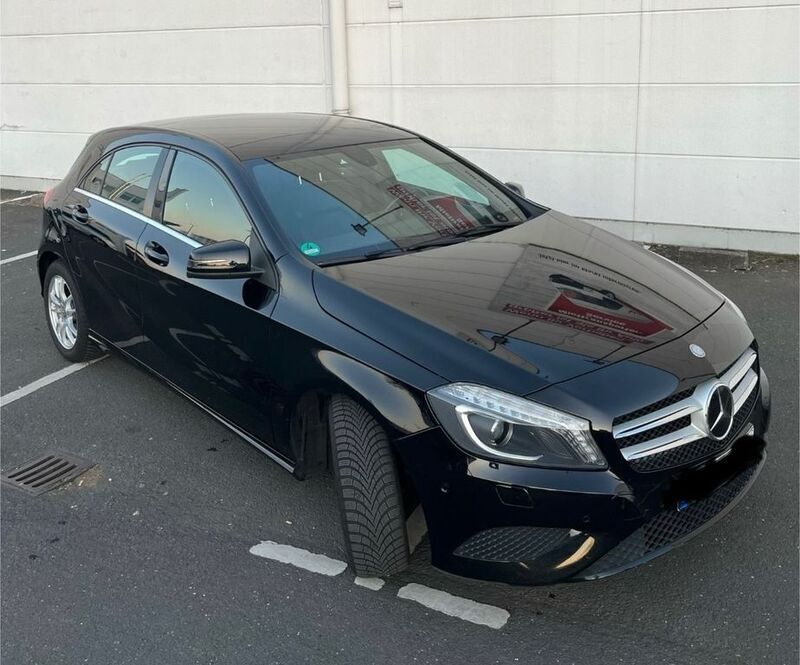 Schwarz Gebraucht 2013 Mercedes A200 Limousine | 10.900 € (Fairer Preis) - Bild 1/4