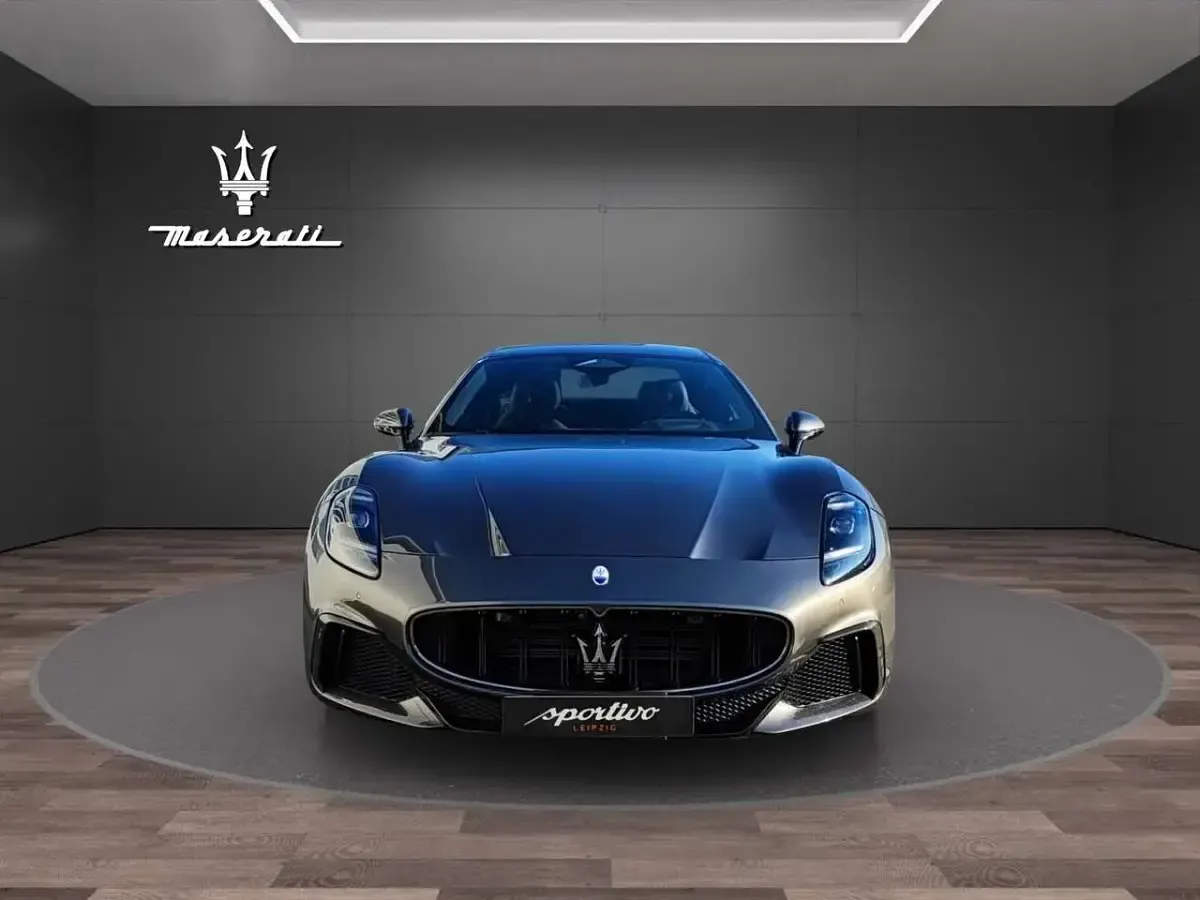 Gebraucht Maserati Granturismo 549 PS (403 kW) 2025 Grau Coupé