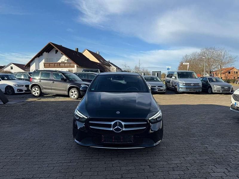 Gebraucht Mercedes B180 116 PS (85 kW) 2021 Kosmosschwarz Van / Kleinbus