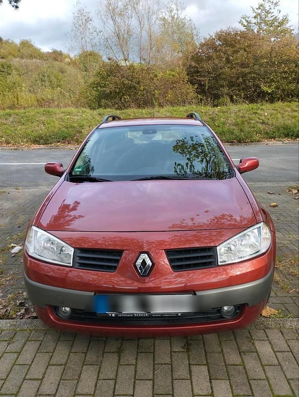 Rot Gebraucht 2005 Renault Mégane GrandTour Kombi | 2.950 € (Fairer Preis) - Bild 1/4