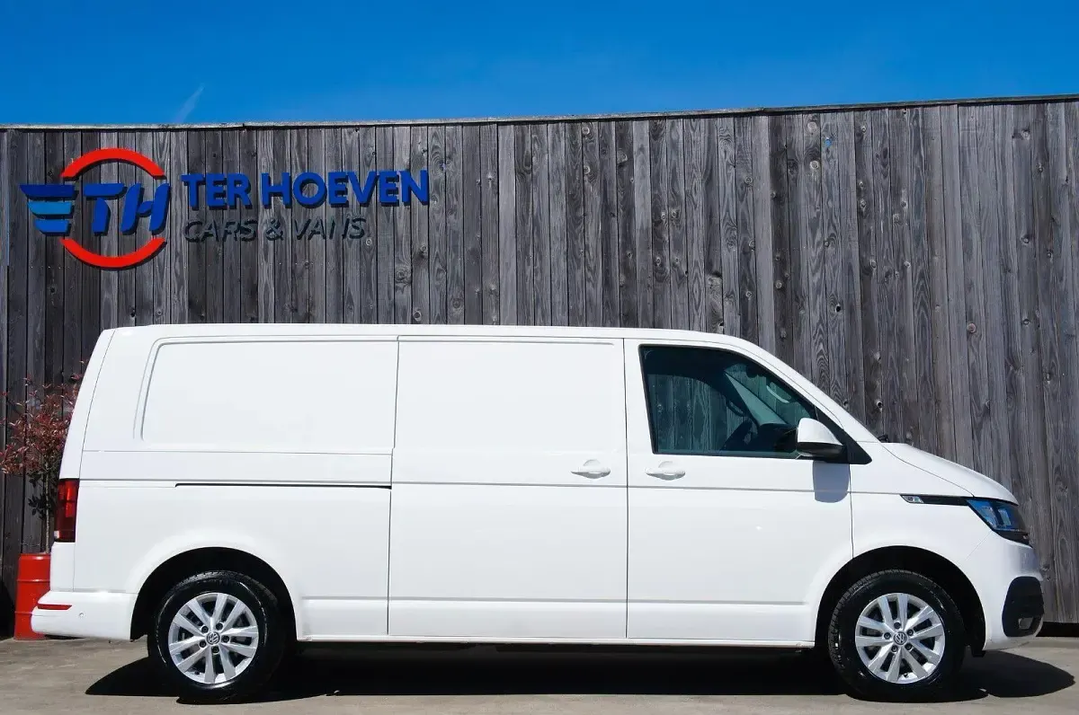 Gebraucht VW T6.1 150 PS (110 kW) 2022 Weiß Van