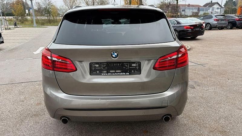 Gebraucht BMW 220 Sport Line 190 PS (139 kW) 2015 Silber Van / Kleinbus