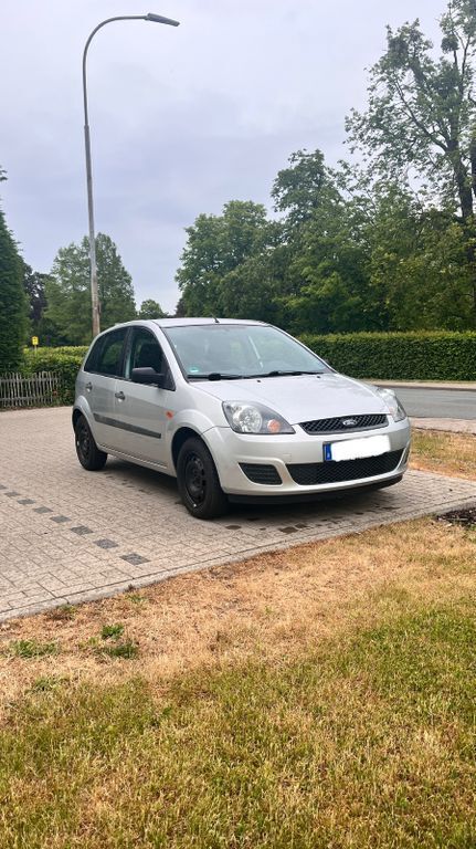 Silber Gebraucht 2006 Ford Fiesta Kleinwagen | 2.250 € (Fairer Preis) - Bild 1/4