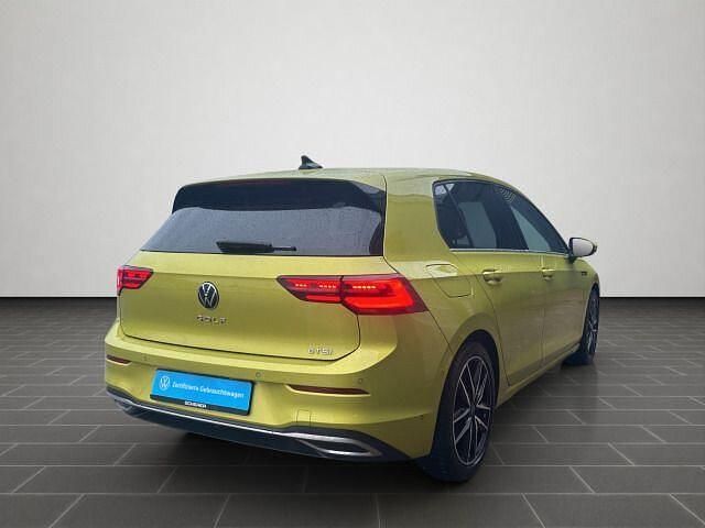 Gebraucht VW Golf VII Style 150 PS (110 kW) 2021 Limonengelb metallic (metallic) Limousine
