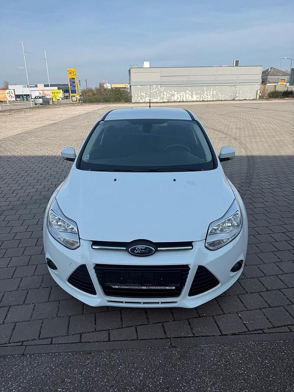 Gebraucht Ford Focus 86 PS (63 kW) 2013 Weiß Limousine